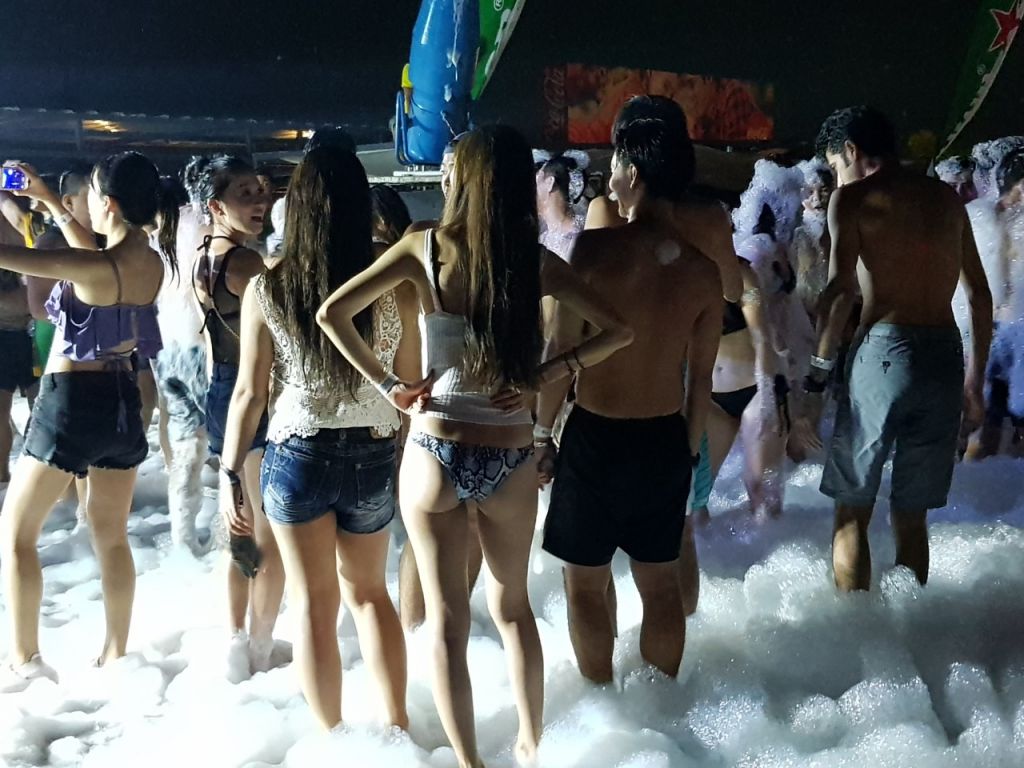 Cebu Foam Party in H2OH Sky Water Park